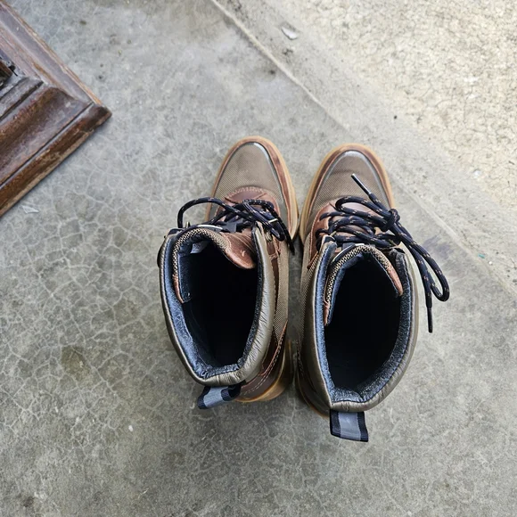 Sorel Brown and Tan Heeled Boots - Picture 5 of 7